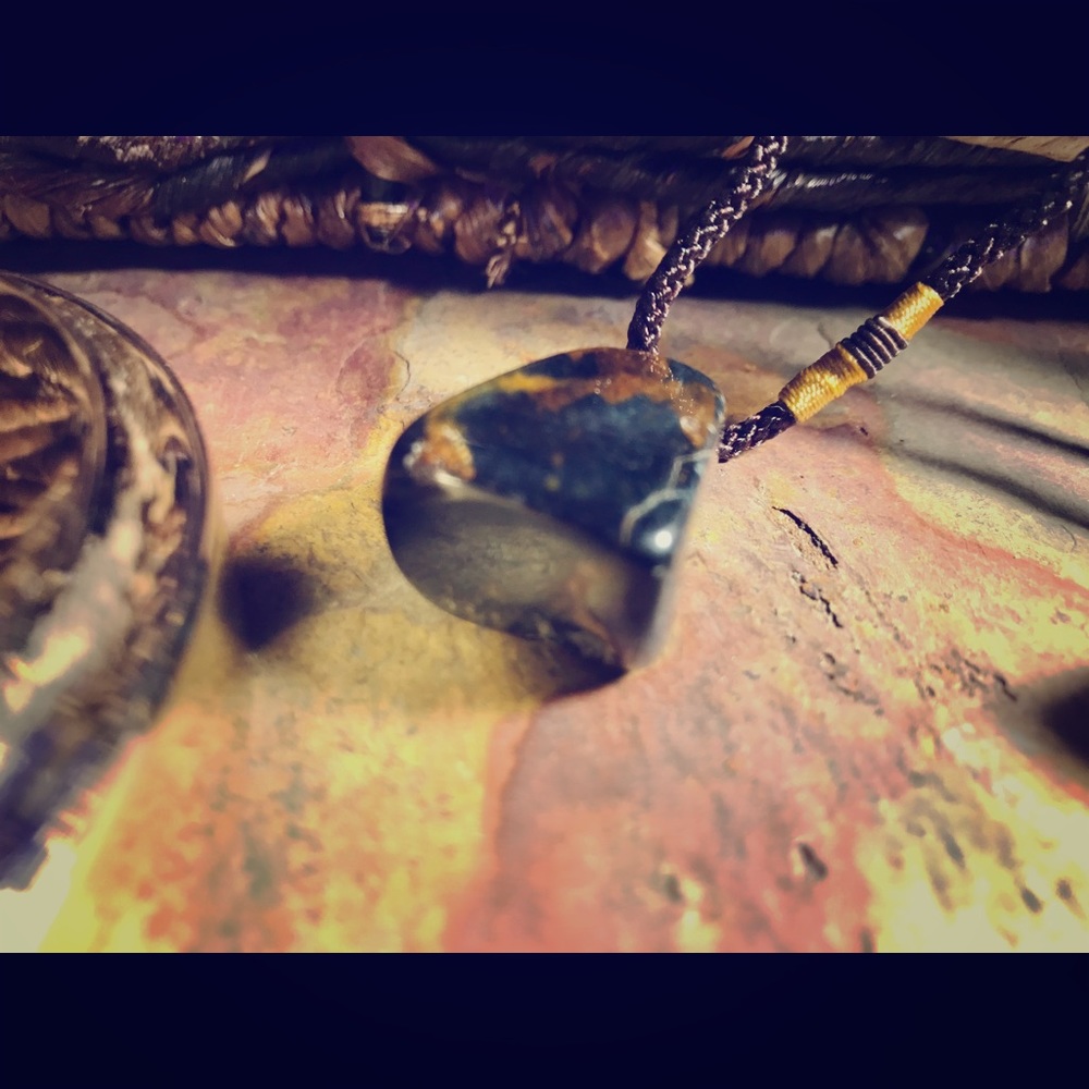 Tiger’s Eye Unisex Pendant W/Gifts! (16.38…